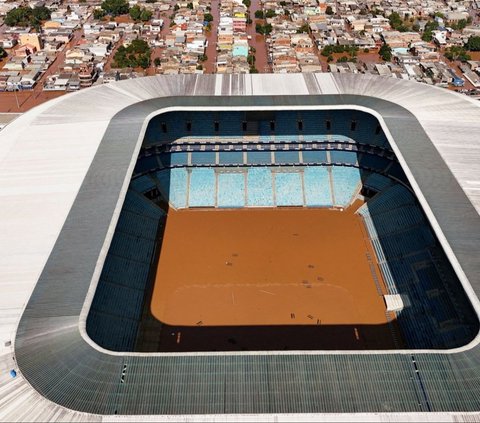 FOTO: Penampakan Parahnya Banjir di Brasil: Pesawat Terendam, Stadion Berubah Jadi Kolam