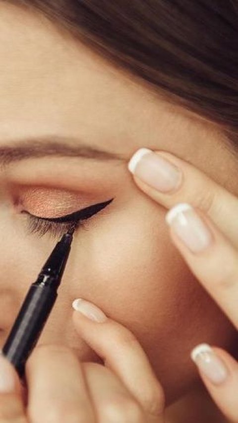 <b>Benarkah Eyeliner Waterproof Tahan Terhadap Air? Ini Cara Memilih Produk yang Tepat</b><br>