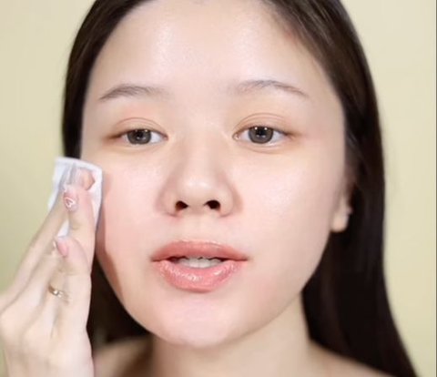 Cara Unik Makeup Artist Korea Aplikasikan Foundation, Hasilnya Glowing Maksimal