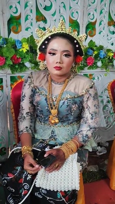 Viral! This is What Happens When Moms Become Pagar Ayu: Wearing Jewelry Like a Walking Gold Store, Thick Makeup 'Daytime on Top, Nighttime on Bottom'