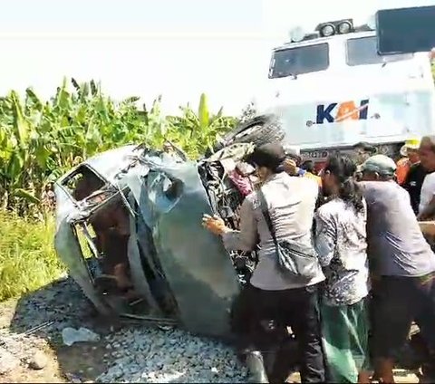 Kronologi Mobil Pengasuh Ponpes Sidogiri Tertabrak Kereta di Pasuruan, 4 Orang Tewas