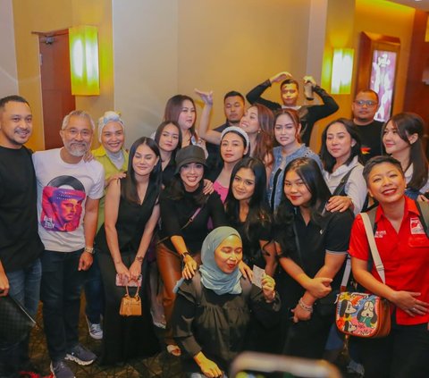 Keseruan Nonton Glenn Fredly The Movie Bareng Pengurus dan Kader PSI