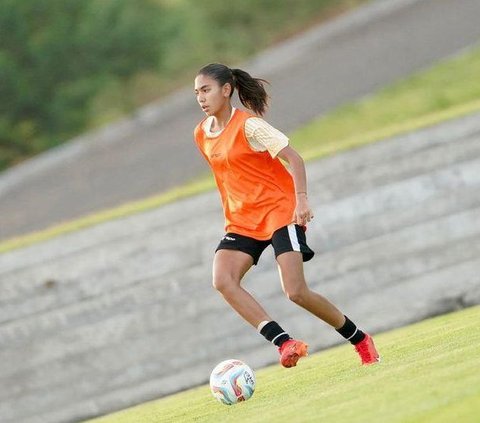 Beautiful Goal by Indonesian U-17 Women's National Team Striker Claudia Scheunemann in Match against the Philippines, AFC Gives her the Super Woman Title