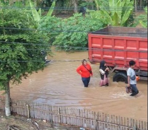 Ribuan Rumah di OKU Terendam hingga Jembatan Putus Imbas Banjir
