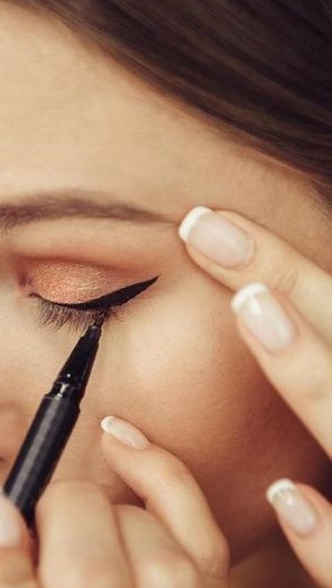 10 Rekomendasi Eyeliner Waterproof Terbaik dan Terbaru Edisi 2024