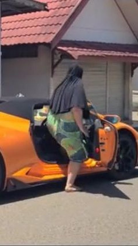 Viral Wanita Berdaster Naik Lamborghini di Kalsel, Ini Sosoknya yang Bukan Orang Sembarangan