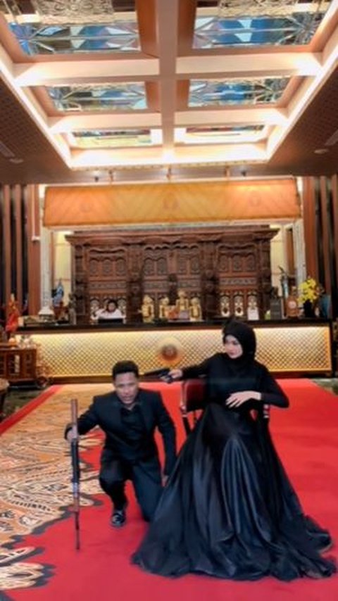 The unique photoshoot has received many positive responses from netizens. Many have also sent prayers and support for the smoothness of the comedian's wedding from Papua.