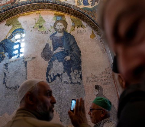 FOTO: Penampakan Gereja Era Bizentium Diubah Jadi Masjid, Di Kubahnya Masih Terlukis Wajah Yesus