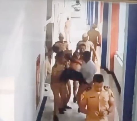 Polisi Selidiki Rekaman CCTV Mahasiswa STIP yang Gendong Korban Usai Dianiaya Senior