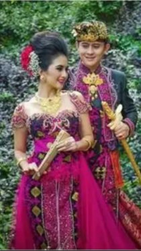 Kadek Devie and Dewa Yoga also did a prewedding ceremony in Bali's traditional customs.
