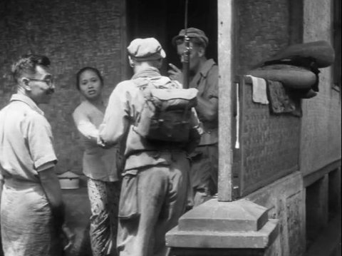 Potret Lawas Tentara Belanda saat Masih Menjajah Indonesia, Dari Santai Beli Kopi sampai Geledah Rumah Warga
