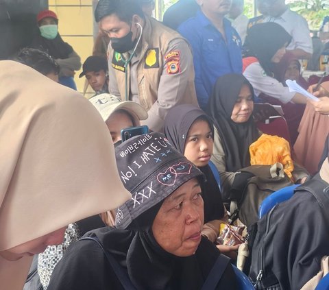 Cerita Korban Banjir Luwu Jalan Kaki 6 Jam ke Pengungsian Setelah Desanya Terisolasi Lima Hari