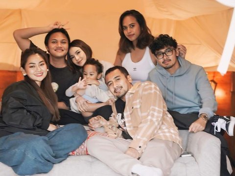 10 Portraits of Rizky Febian's Closeness with Mahalini's Family that Rarely Gets Highlighted, No Difficulty in Obtaining Blessings!