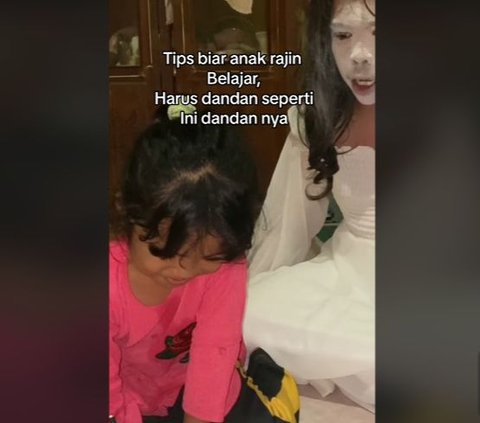 Unik, Bapak Ini Rela Cosplay Agar Anaknya Mau Belajar, 'Ternyata Kunti Sekarang Ganti Job Jadi Guru Les'