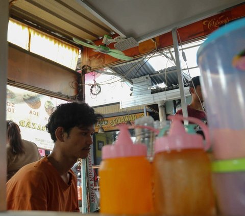 FOTO: Potret Jakarta Terpanggang Cuaca Panas, Suhu 33 Derajat Celcius tapi Terasa 39 Derajat