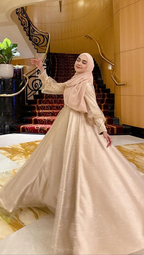 10 Portraits of Ria Ricis as a Minang Bride after Divorce, Her Appearance Immediately Attracts Attention.