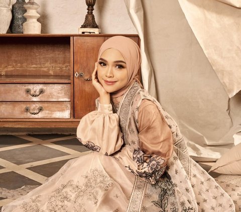 10 Portraits of Ria Ricis as a Minang bride after being divorced, her appearance immediately garnered attention