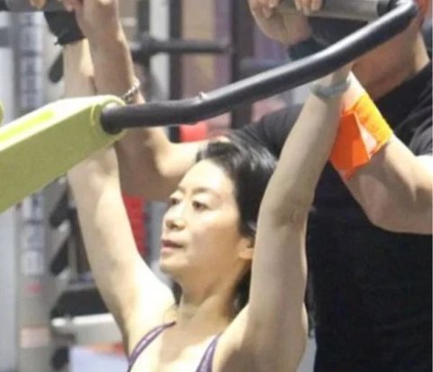 Chinese Woman Looks Like a Youngster at 63, Here's Her Secret