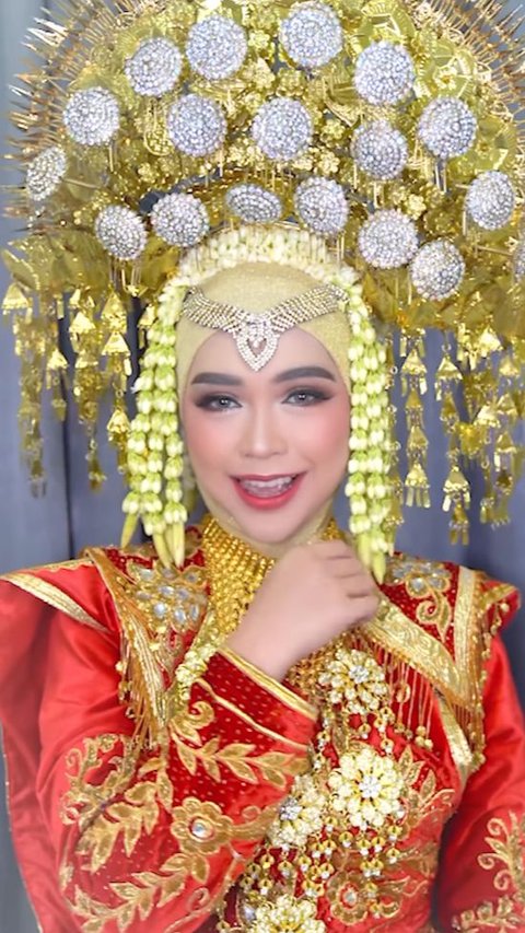 The Charm of Ria Ricis with Flawless Makeup and Minang Clothing, Netizens: My Heart is on Fire.