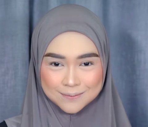 Pesona Ria Ricis dengan Makeup Flawless dan Pakaian Minang, Warganet: Menyala Jandaku