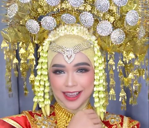 Pesona Ria Ricis dengan Makeup Flawless dan Pakaian Minang, Warganet: Menyala Jandaku