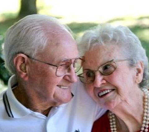 The Tragic Love Story of Grandpa and Grandma Ends in Tragedy Because They Can't Afford Hospital Expenses