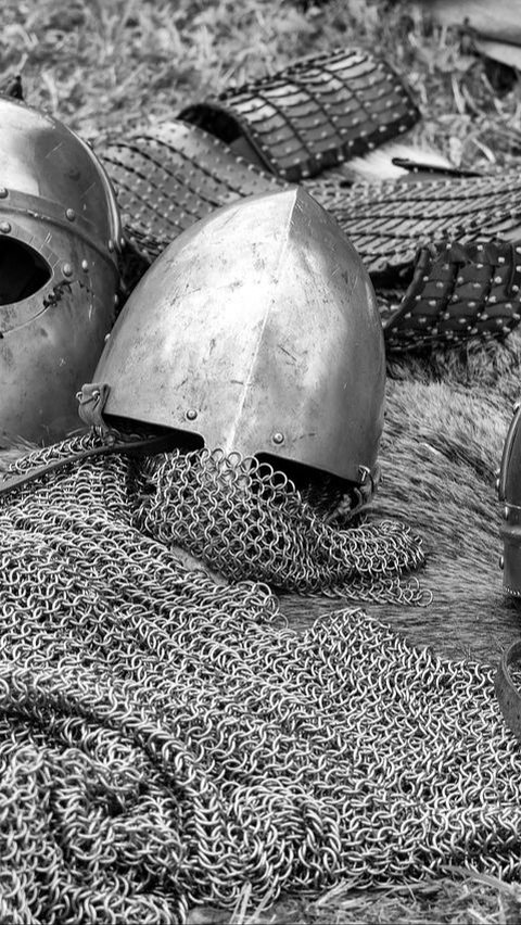 Helm Keramat Berusia 2.500 Tahun Ditemukan di Gundukan Kuburan, Dipersembahkan untuk Leluhur