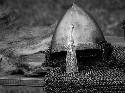 Helm Keramat Berusia 2.500 Tahun Ditemukan di Gundukan Kuburan, Dipersembahkan untuk Leluhur