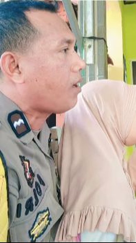 Merdunya Suara Bintara Polisi Tilawah Bareng Dua Anaknya, Bikin Netizen Kagum dan Salut<br>