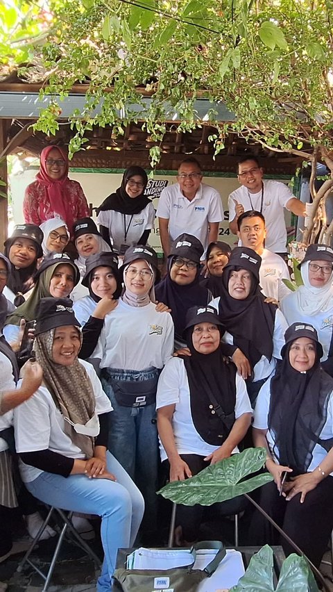 PNM Mekaar Beri Reward Ketua Kelompok Unggulan Studi Banding Olahan Jamu Tradisional