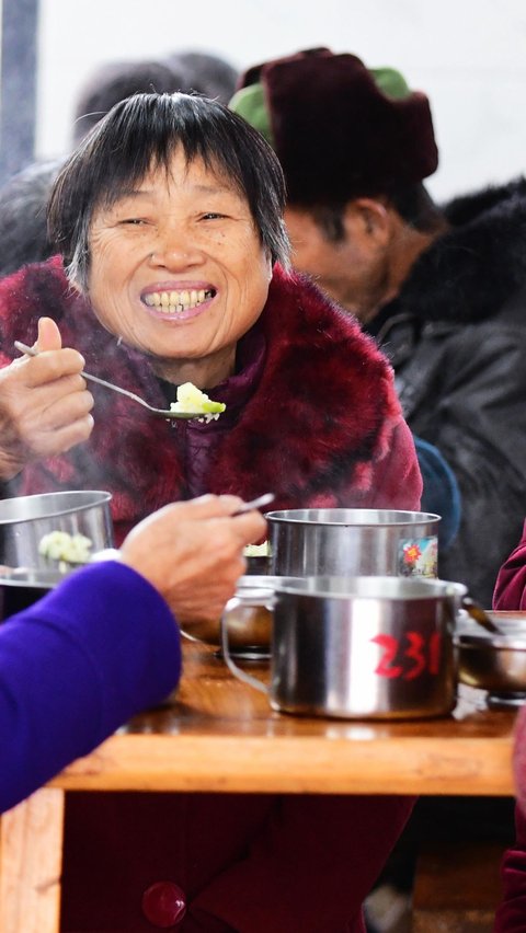 Pekerja di China Tak Bisa Pensiun, Ternyata Ini Penyebabnya