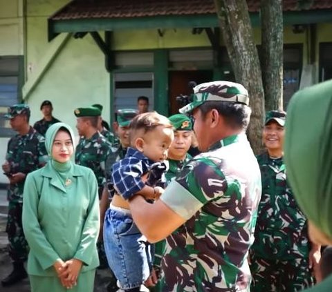 Datangi Batalyon 512, Kasad Maruli Sambil Gendong Anak Anggota TNI dan Memberikan Pesan yang Begitu Mendalam