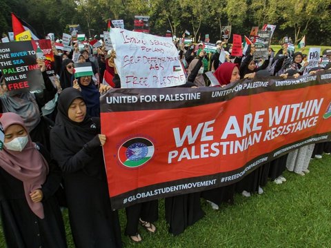 FOTO: Tangis Mahasiswa IPB Tuntut Hentikan Genosida Israel di Jalur Gaza saat Aksi Solidaritas Palestina