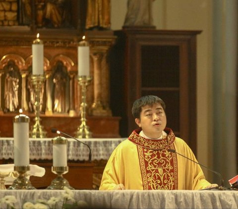 FOTO: Misa Kenaikan Yesus Kristus di Gereja Katedral Jakarta Berlangsung Khidmat