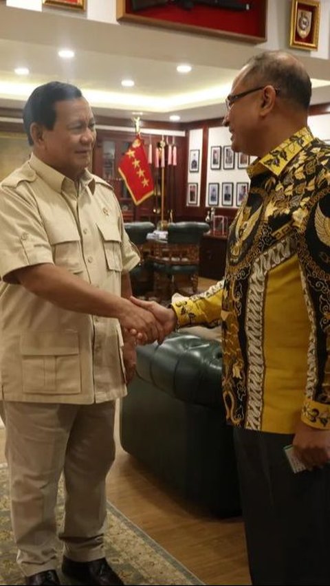 Prabowo Terima Kunjungan Dubes India, Deretan Foto Jenderal Ruang Kerja Menhan Bikin Salfok
