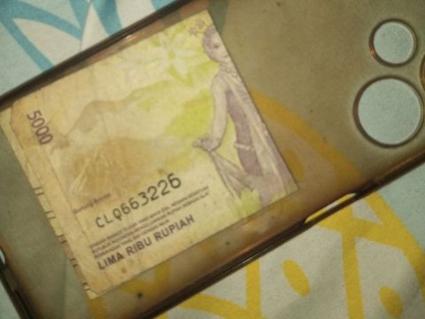 Sad Story of a Crumpled Rp5,000 Bill Behind a Phone Case, Silent Witness of Mother's Last Gift Before Passing Away