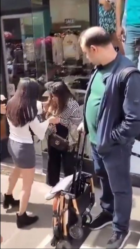 Indonesian Woman's Action of Capturing a Pickpocket in Italy Almost Leads to a Fight