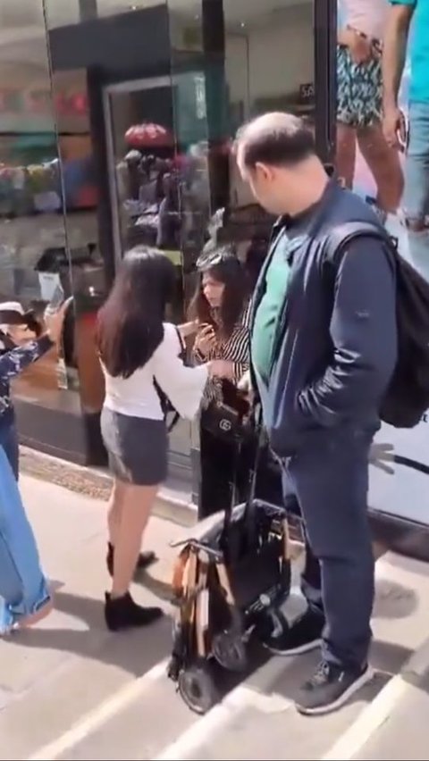 Indonesian Woman's Action of Capturing a Pickpocket in Italy Almost Leads to a Fight