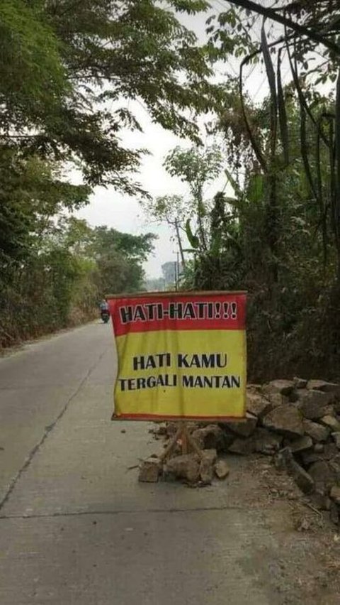 <b>10 Potret Peringatan Jalan yang Unik, Bikin Berpikir Keras saat Melihat!</b>