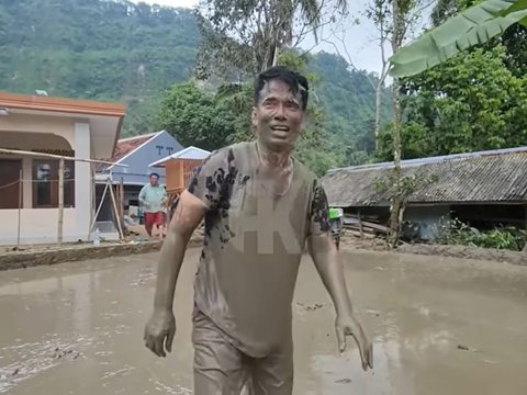 Anak Sukses jadi Penyanyi & Kaya Raya, Sang Ayah Tak Gengsi Nyangkul di Sawah