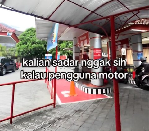 Wow! SPBU di Bali memiliki atap yang membuat para pemotor tidak kepanasan saat mengantri.