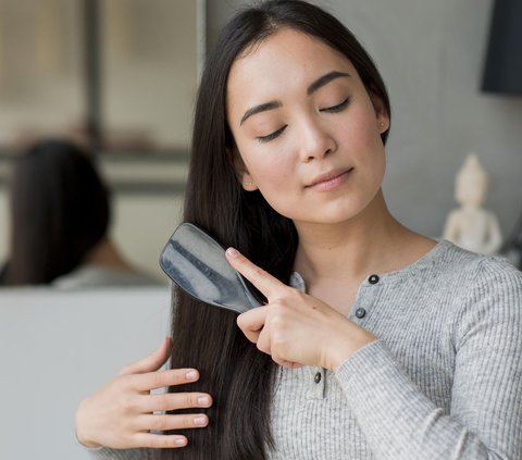 Combing Hair Can Reveal Someone's Personality, Here's the Explanation ...