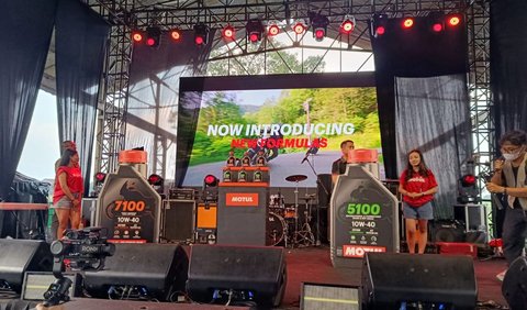 Pada akhir pekan kemarin, Motul Indonesia memperkenalkan seri terbaru dari line up pelumas untuk sepeda motor, yaitu Motul 7100 4T dan Motul 5100 4T