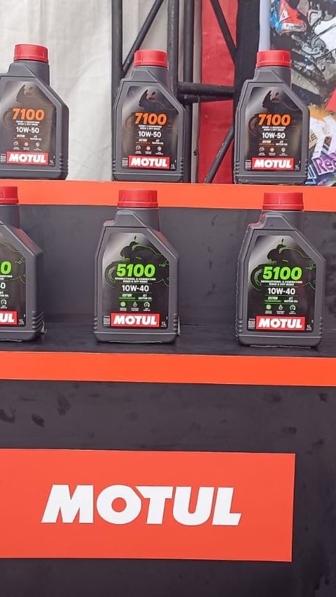 Motul 7100 dan 5100 adalah pilihan yang tersedia untuk viskositas