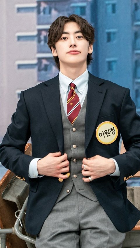 Facts About Lee Won Jung, ‘Hierarchy’ Actor, Rejects HYBE Offer to