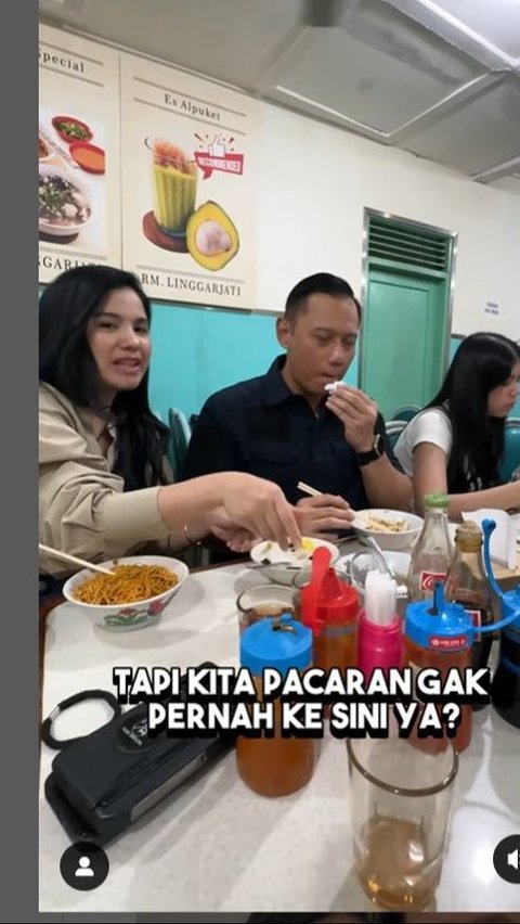 AHY mengakui mi ayam yang berdiri sejak 1950 ini enak sehingga saat itu makanannya sudah tersisa sedikit. 