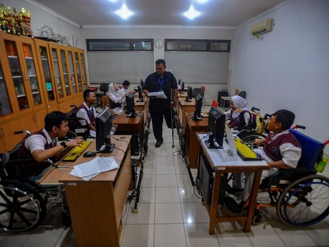 FOTO: Semangat Siswa YCAB Antusias Belajar Beragam Aplikasi Digital