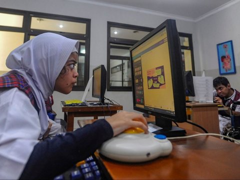 FOTO: Semangat Siswa YCAB Antusias Belajar Beragam Aplikasi Digital