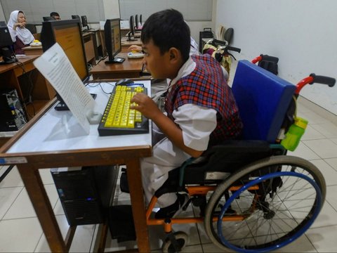 FOTO: Semangat Siswa YCAB Antusias Belajar Beragam Aplikasi Digital