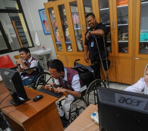 FOTO: Semangat Siswa YCAB Antusias Belajar Beragam Aplikasi Digital